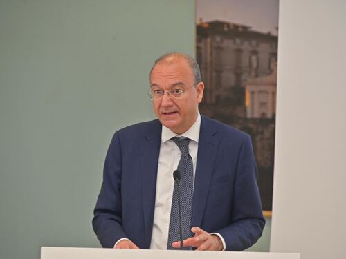 Caro affitti, il ministro Valditara scarica le responsabilità: solo nei Comuni di sinistra