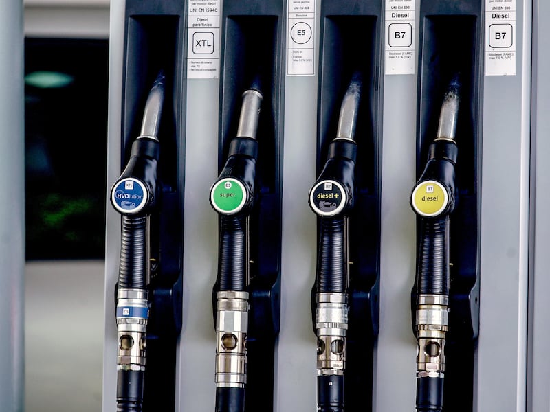 Tetto carburanti Eni, cosa c’è da sapere: prezzi, distributori, quanto si risparmia
