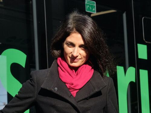 Pure i rom bocciano la sindaca Raggi: butta i soldi. Lega all'attacco
