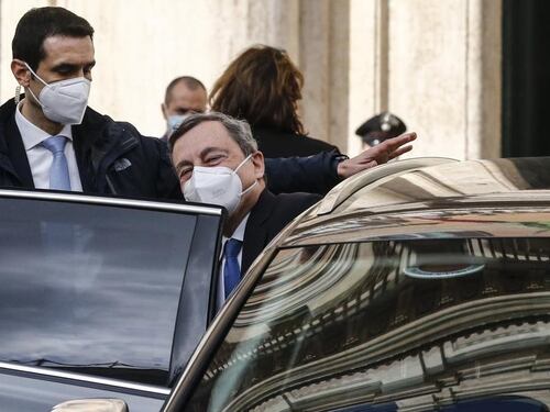 "È preoccupato per i pescecani della politica". Le ombre sul governo di Draghi
