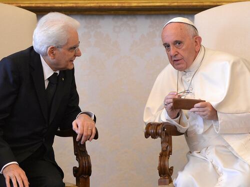 Mattarella scrive a Papa Francesco per gli 11 anni di Pontificato: riflettiamo sulla pace