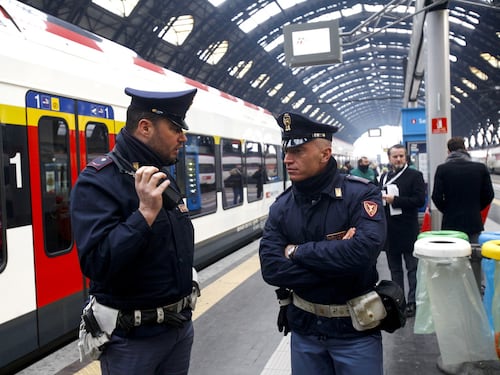 Migrante si nasconde sopra il treno per la Francia e muore folgorato dai cavi elettrici
