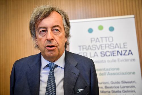 Coronavirus, Roberto Burioni sbotta: "Macché riapertura, per ora non se ne parla"