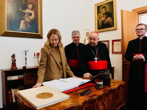 Meloni alla casa museo dedicata a Wojtyla: "A lui ho affidato mio cammino"