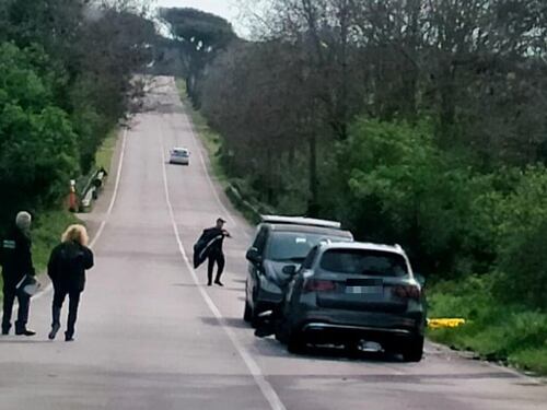 Pontina vecchia, schianto tra moto e auto: morto un 25enne