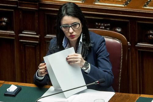 Didattica a distanza a settembre? Tutti contro la Azzolina