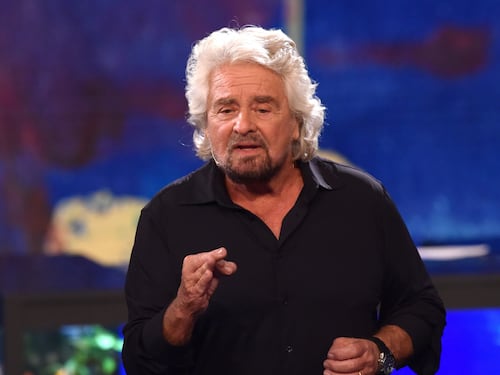 M5S, torna Beppe Grillo e asfalta Conte: “La politica vi ha cambiato”