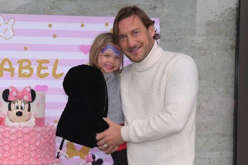 Totti fa gli auguri alla figlia su Instagram. Il post è tenerissimo