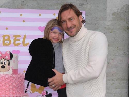 Totti fa gli auguri alla figlia su Instagram. Il post è tenerissimo