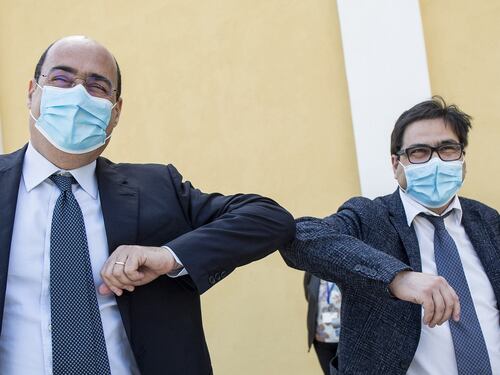 Mascherine fantasma, altra beffa per Zingaretti. Regione Lazio nel caos