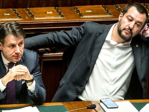 I migranti agitano il governo. Conte contro Salvini