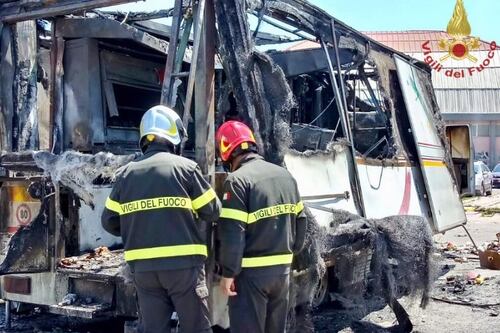 Esplode camion bar al mercato di Gela. Venti feriti