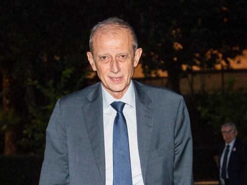 Piero Fassino, il profumo-gate si chiude con un risarcimento: la cifra