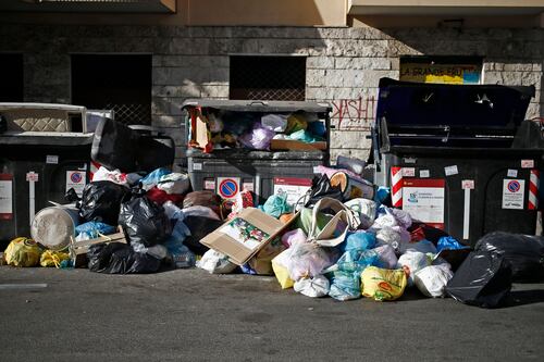 La Regione allerta le Asl: "Allarme rifiuti vicino a scuole e ospedali"