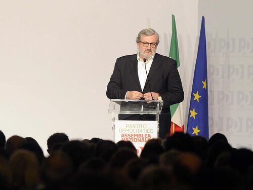 Pd, Emiliano resta e si candida alla segreteria