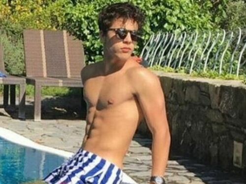 "Ridicolizzato il nostro dolore". Distrutti i genitori della ragazza accusata da Grillo
