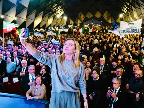 Primo sondaggio dell’anno, centrodestra avanti. E Conte supera Schlein...