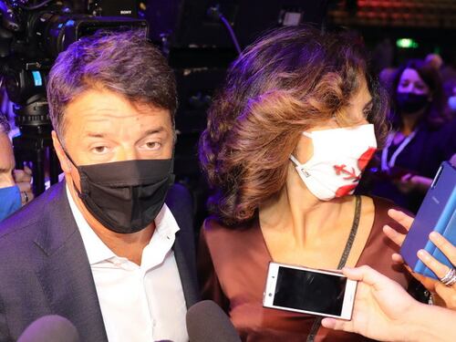 Matteo Renzi, la rivelazione su Agnese: positiva dopo il vaccino. E spunta il giallo della Dad