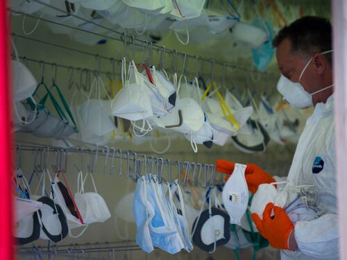 Già caos totale sulle mascherine, in farmacia sì al market no. Altro che prezzi calmierati