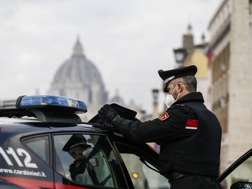 Roma, troppi autografi sotto l'hotel: attore multato