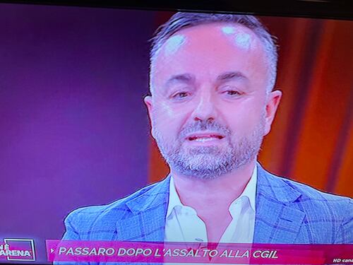 Telese spietato contro Passaro (IoApro): "Fate gli eroi ma vi c...ate sotto". E a Non è l'Arena esplode il caos