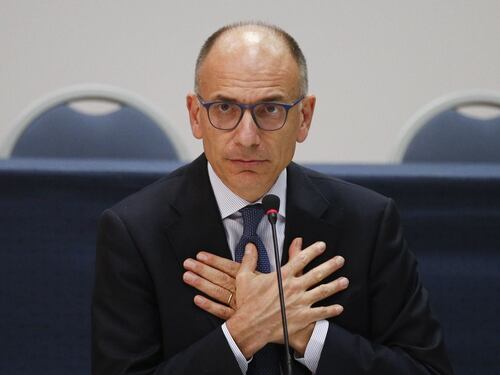 Elezioni, Enrico Letta e l'appello accorato a Carlo Calenda: "Il terzo polo aiuta le destre"
