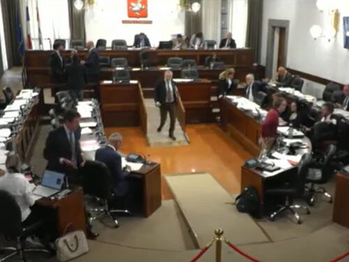 Toscana, il blitz Pd su congedo ai consiglieri finisce male. Iv: "La dignità..."