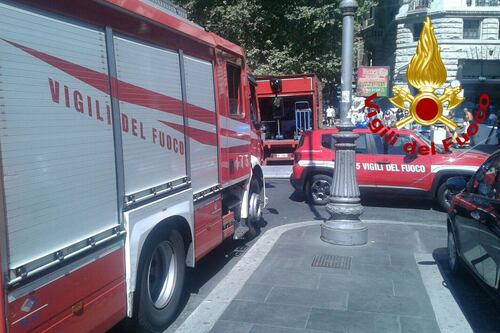 Fumo in galleria a Roma, la metro A non ferma a Piazza Vittorio e Manzoni