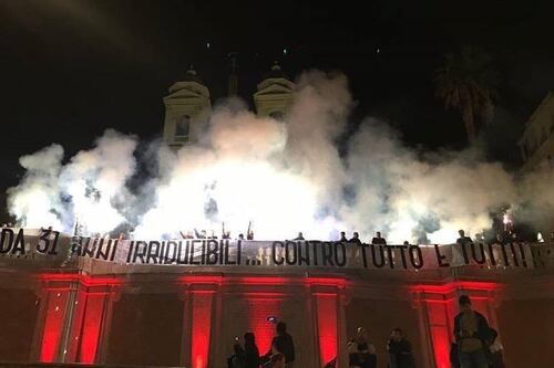 Il compleanno degli Irriducibili lascia i turisti a bocca aperta