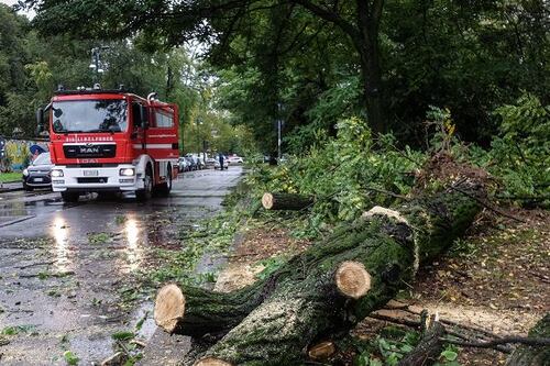 Centinaia di evacuati e isolati. Il maltempo flagella Piemonte e Liguria. Allerta rossa in mezza Italia