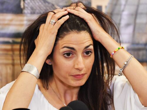 Raggi-Calenda chiuso il tavolo per Roma: sfuma un miliardo per la città