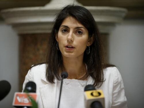 La Raggi vuol chiudere i campi nomadi