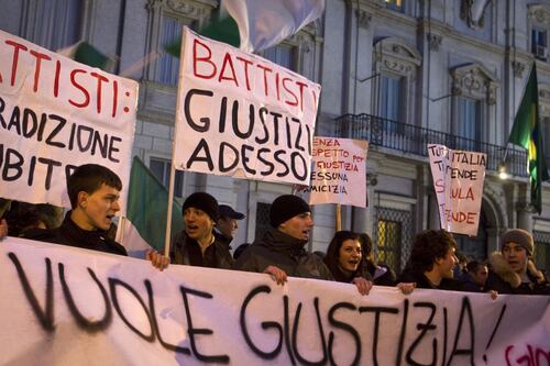 "Uno scrittore perseguitato". Peggio di lui solo gli amici