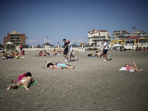 Raggi lancia il piano Ostia, app per trovare posto nelle spiagge libere e piazzole a numero chiuso