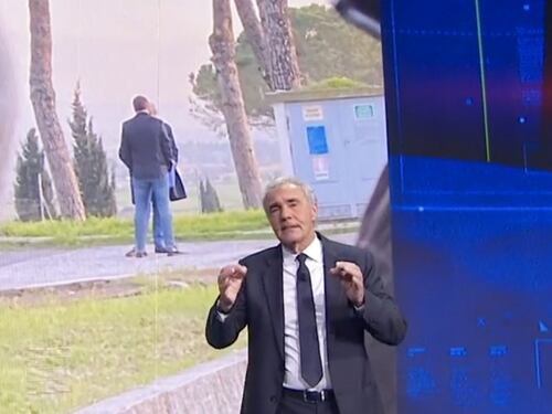 Caso Renzi-Autogrill, Giletti tira fuori la foto inedita: "C'è una cosa anomala..."