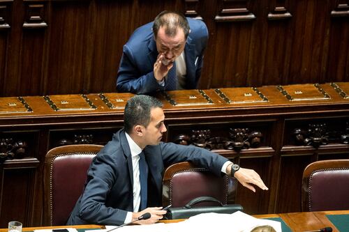 Di Maio: flat tax e reddito nella manovra. Ma è scontro sull'aumento dell'Iva