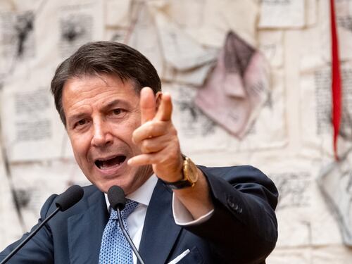 Giuseppe Conte chiama tutti in piazza per la pace e il M5S non vota la risoluzione Ue anti-Russia