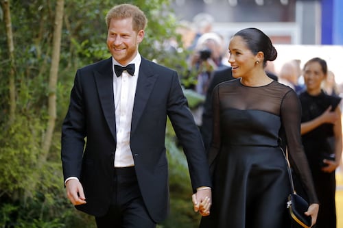 Harry e Meghan tornano nel Regno Unito: scatta la caccia alla nuova villa da sogno. Le richieste