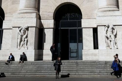 Lo spread sfonda quota 300 e la Borsa affonda