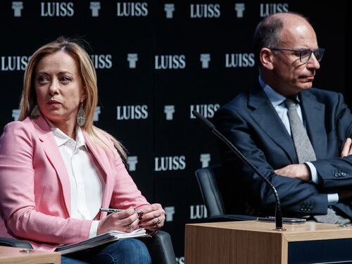 Governo, Giorgia Meloni smaschera il gioco del Pd: suppliche e giravolte pur di non votare