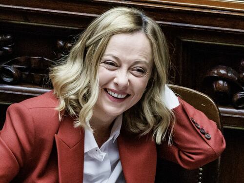 Camera, Meloni disintegra la sinistra: “Le vostre macumbe contro l’Italia non funzionano”