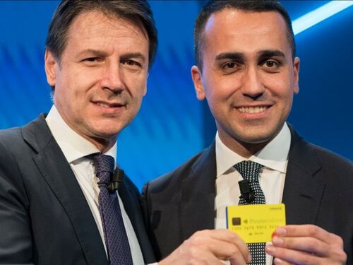 Reddito di cittadinanza, il sito è online. Di Maio: "Ecco la card numero uno"