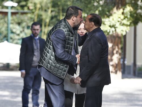 Telefonata tra Matteo Salvini e Silvio Berlusconi. Ok al vertice decisivo con i ministri di Lega e Forza Italia