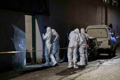 Massacrato a martellate dal figlio. Uomo trovato in un lago di sangue