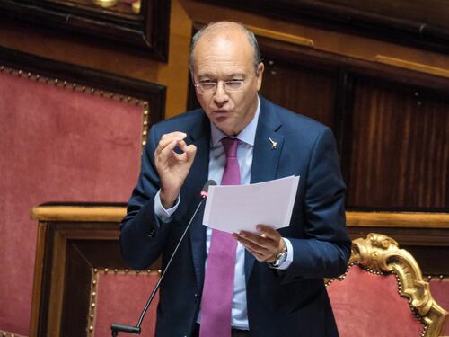 Manovra, Valditara: mantenuto l'impegno per il rinnovo del contratto nella scuola