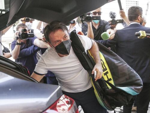 Clamoroso, Conte esce dalla porta e rientra dalla finestra? Il piano B che agita il M5s, così vogliono farla a Grillo