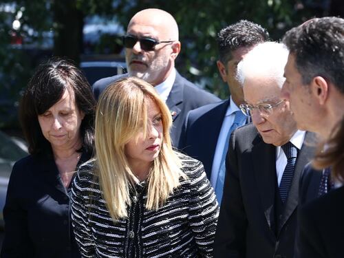 Modena, la visita di Meloni e Mattarella ai feriti e alle persone che hanno fermato l'aggressore