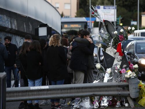 Corso Francia, non c'erano altre auto. Gaia e Camilla travolte solo dal Suv