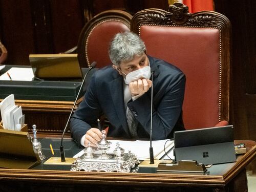 L'invito di Roberto Fico a Volodymyr Zelensky fa esplodere la faida nel M5S