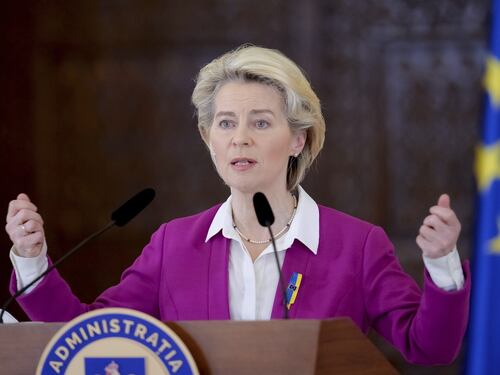 Ursula von der Leyen minaccia Vladimir Putin: “Se non si ferma…”. Mano ancora più dura dell’Europa